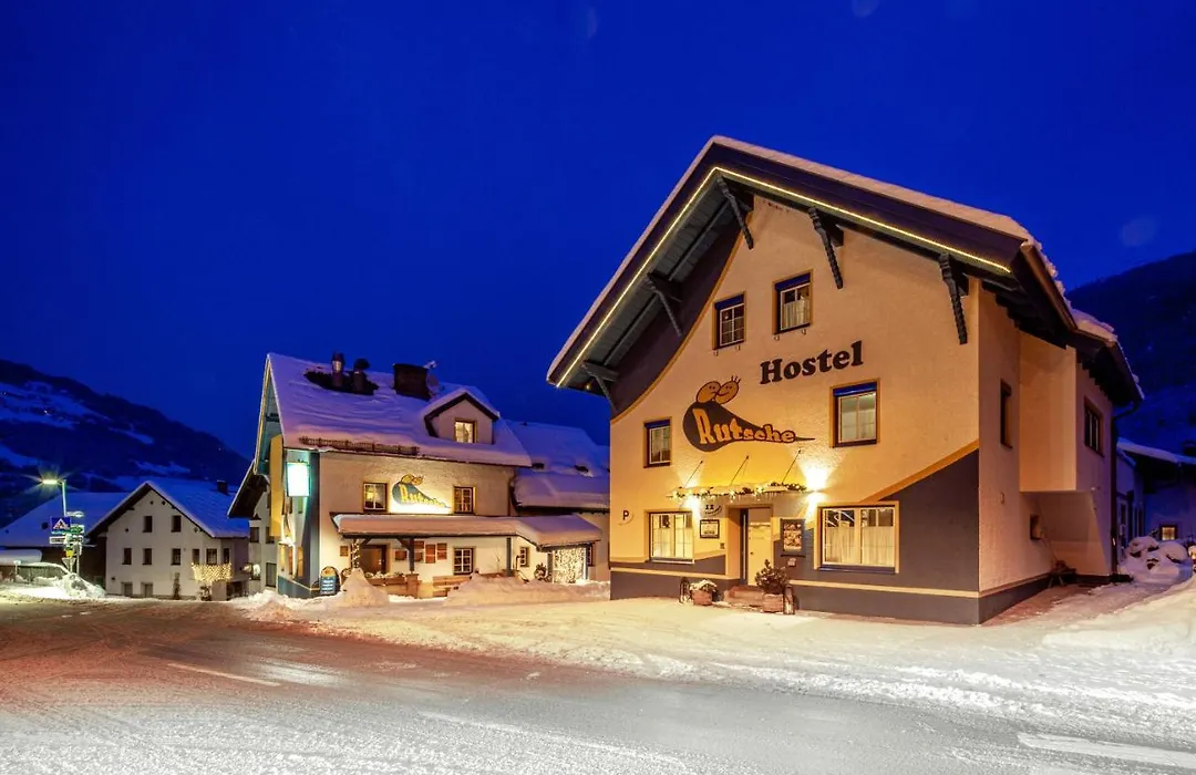 Rutsche Hostel-1